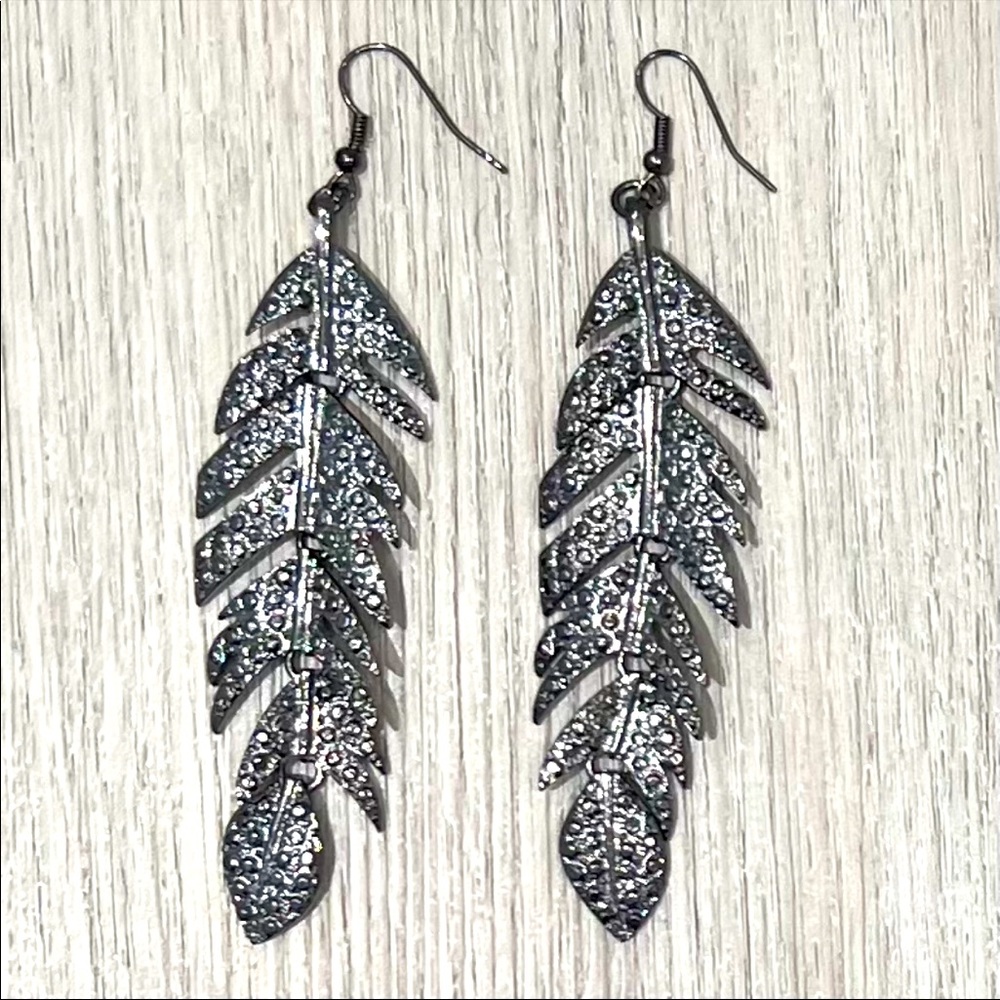 2/$10! 🍀Bundle! Black Metal Feather Earrings